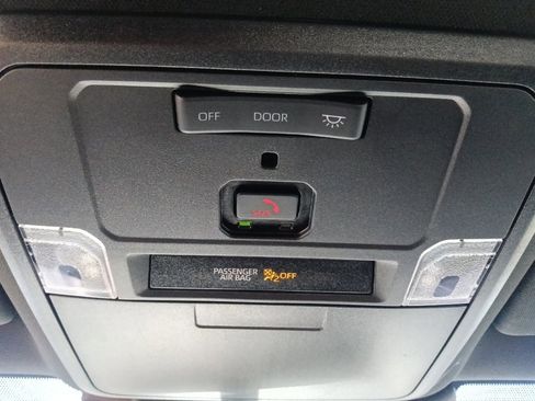 Used 2025 Toyota Tacoma TRD Sport image 25