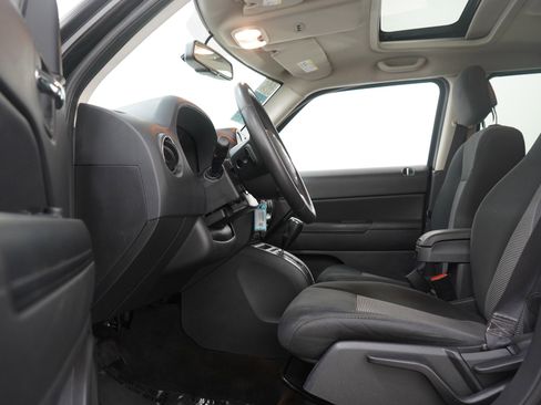 Used 2014 Jeep Patriot Latitude w/ Sun/Sound Group image 22