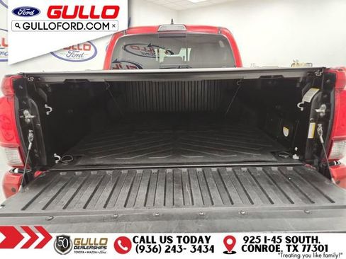 Used 2019 Toyota Tacoma TRD Off-Road image 11