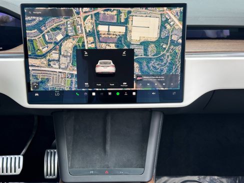 Used 2022 Tesla Model X image 21