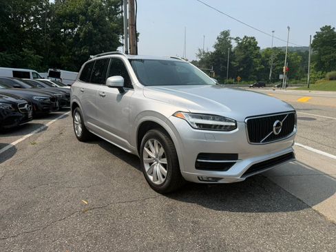 Used 2016 Volvo XC90 T6 Momentum w/ Momentum Plus Package AWD/4WD image 11
