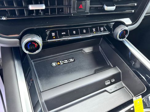 Used 2025 Chevrolet Tahoe Premier image 37