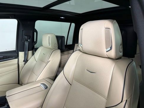 Used 2023 Cadillac Escalade ESV Premium Luxury w/ Performance Package AWD/4WD image 17