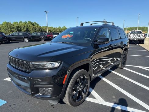 Used 2023 Jeep Grand Cherokee L Laredo AWD/4WD image 4