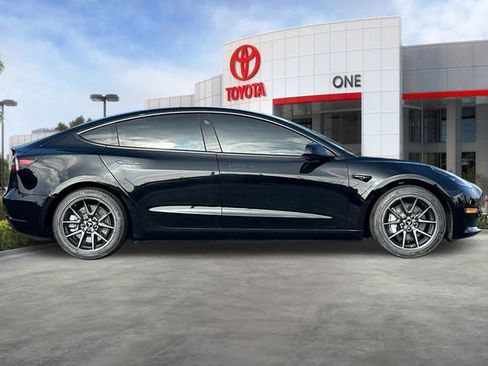 Used 2023 Tesla Model 3 Standard Range image 3