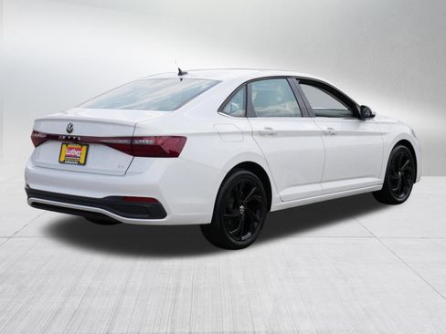 Used 2025 Volkswagen Jetta SE w/ Sunroof Package FWD image 7