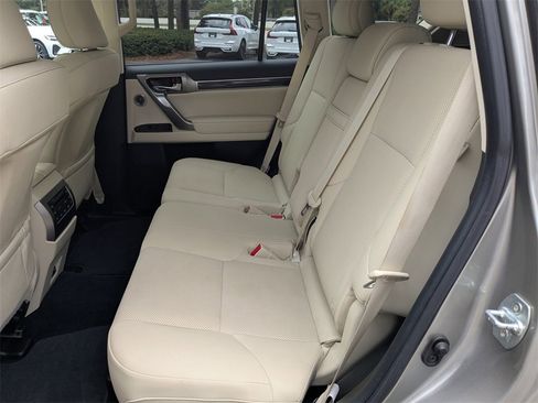 Used 2023 Lexus GX 460 Premium image 14