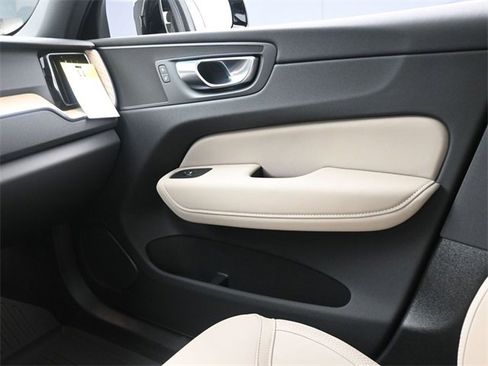 Used 2026 Volvo XC60 B5 Plus w/ Protection Package Premier image 24