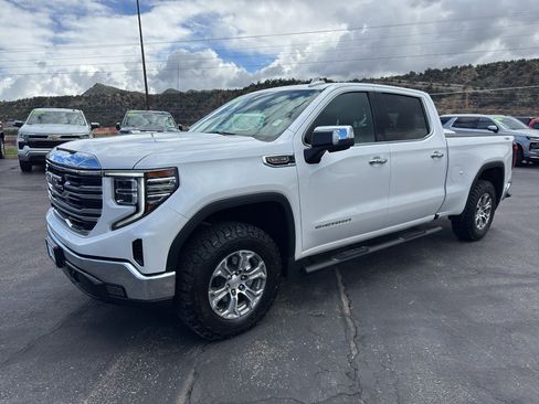 Used 2023 GMC Sierra 1500 SLT w/ SLT Convenience Package image 3