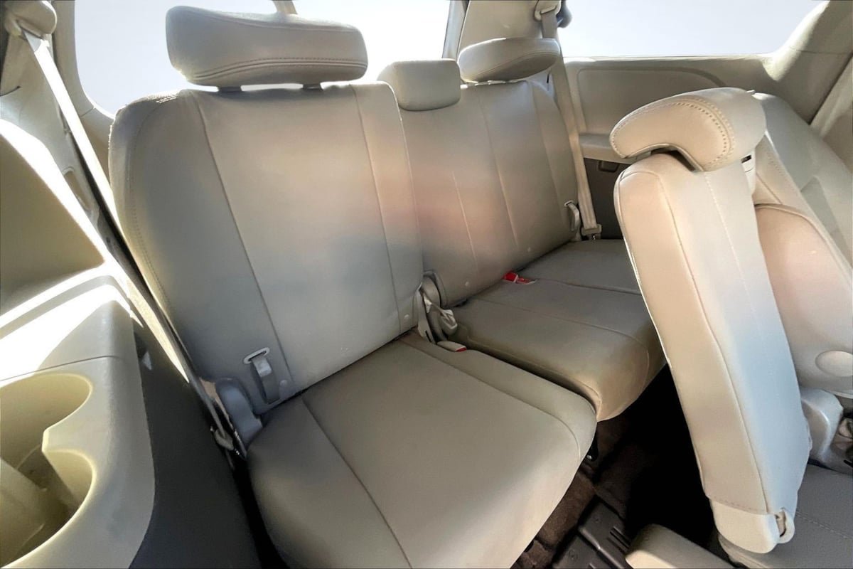 Used 2017 Toyota Sienna XLE w/ XLE Navigation Package FWD image 28