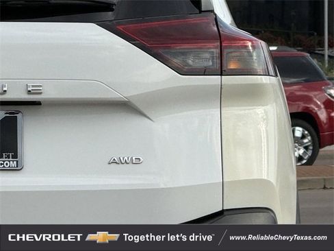 Used 2023 Nissan Rogue S image 8