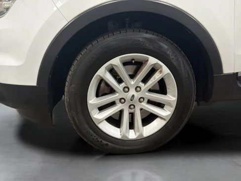 Used 2015 Ford Explorer XLT w/ Equipment Group 201B FWD image 26