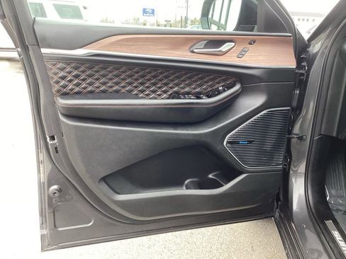 Used 2022 Jeep Grand Cherokee Summit w/ Adv Protech Group IV AWD/4WD image 12