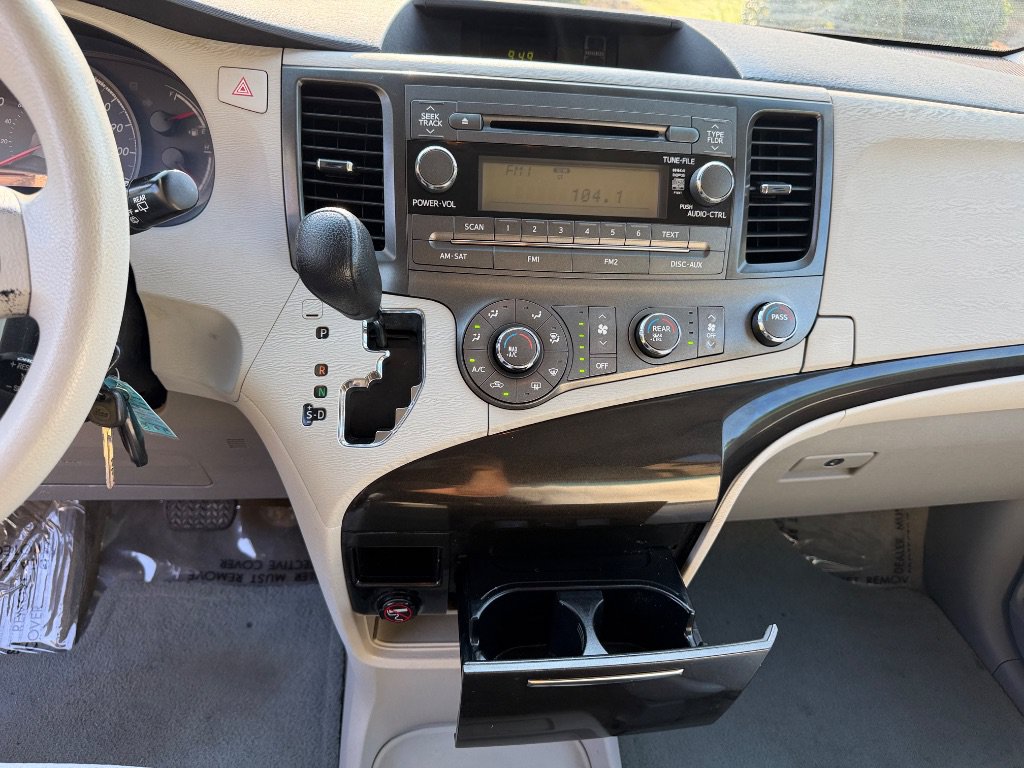 Used 2012 Toyota Sienna LE FWD image 14