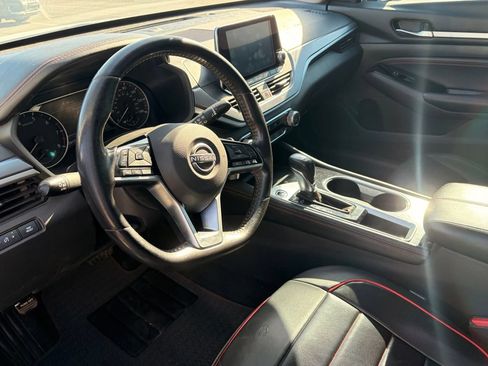 Used 2023 Nissan Altima 2.5 SR FWD image 8