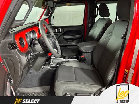 Used 2023 Jeep Gladiator Sport AWD/4WD image 14