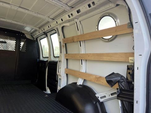 Used 2024 Chevrolet Express 2500 w/ Driver Convenience Package image 10