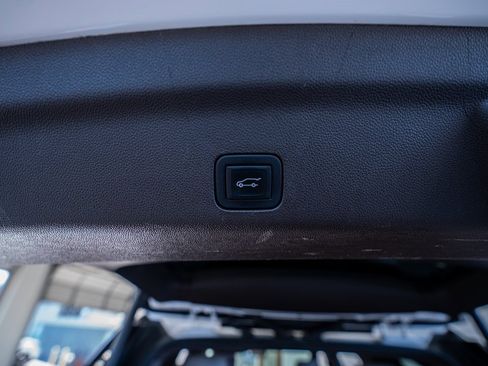 Used 2021 Chevrolet Tahoe Z71 w/ Luxury Package image 63