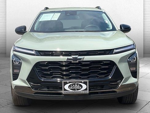 Used 2025 Chevrolet Trax ACTIV w/ Sunroof Package FWD image 2