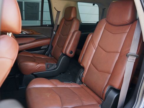 Used 2016 Cadillac Escalade Luxury image 35