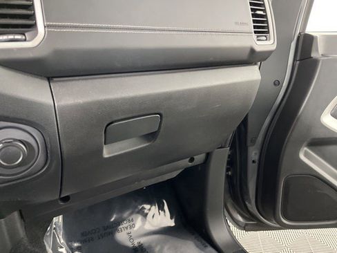 Used 2024 Nissan Frontier SV image 30