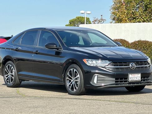 Used 2022 Volkswagen Jetta Sport image 5