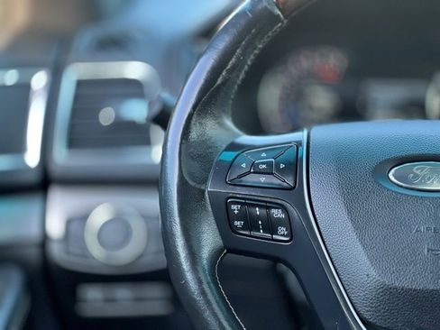 Used 2017 Ford Explorer Platinum image 38