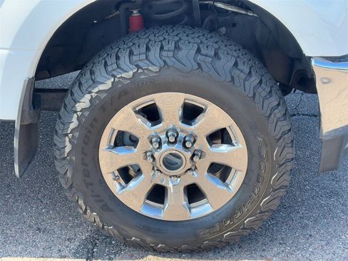 Used 2017 Ford F250 Lariat w/ Chrome Package image 10