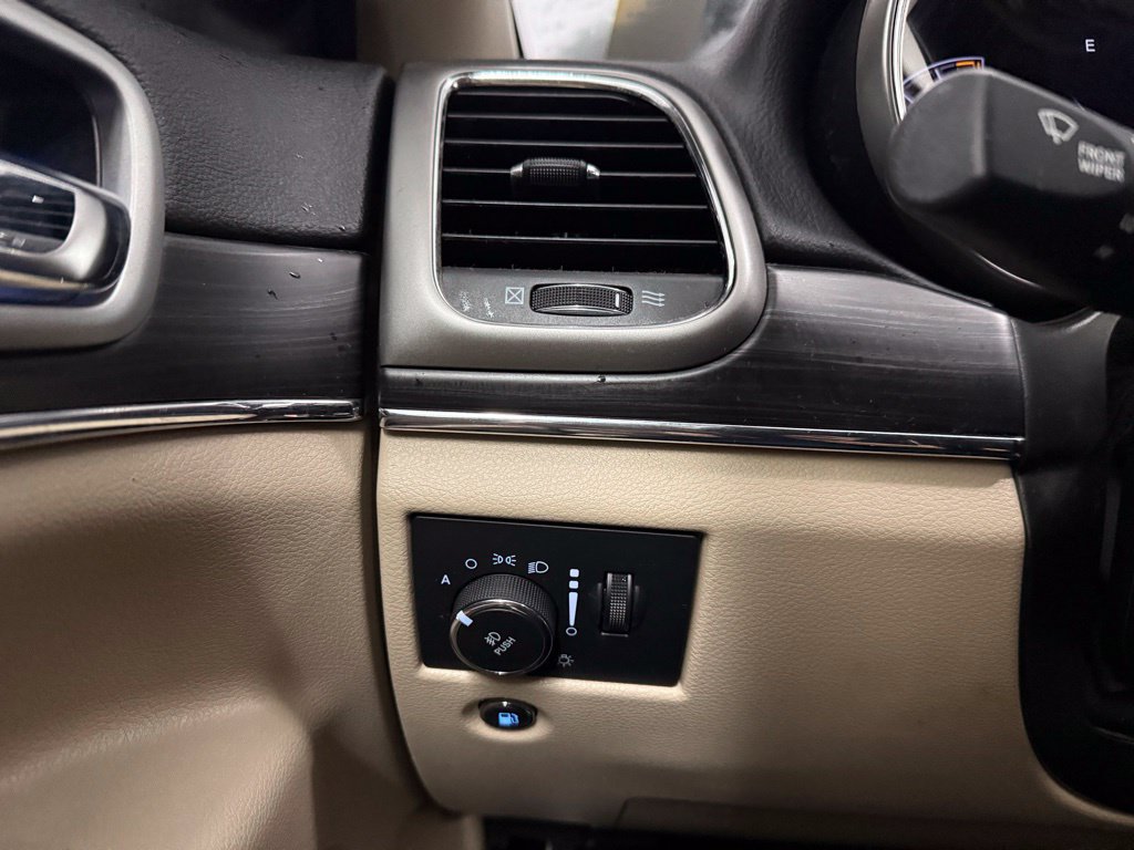 Used 2021 Jeep Grand Cherokee Limited AWD/4WD image 12
