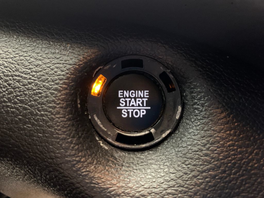 Used 2019 Jeep Cherokee Latitude Plus AWD/4WD image 23