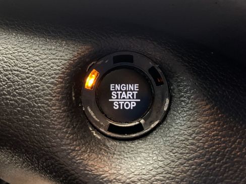 Used 2019 Jeep Cherokee Latitude Plus AWD/4WD image 23