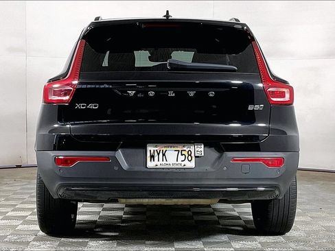 Used 2024 Volvo XC40 B5 Ultimate w/ Protection Package Premier AWD/4WD image 3