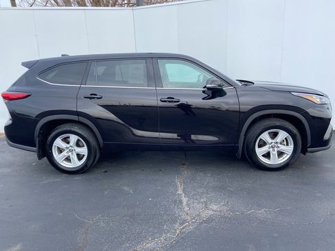 Certified 2020 Toyota Highlander LE image 2