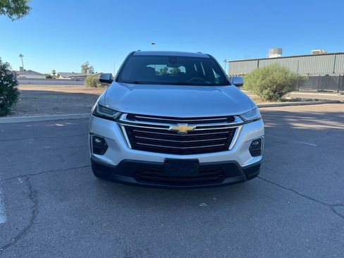Used 2022 Chevrolet Traverse LT image 3