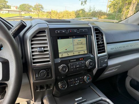 Used 2018 Ford F350 XLT w/ XLT Premium Package AWD/4WD image 12