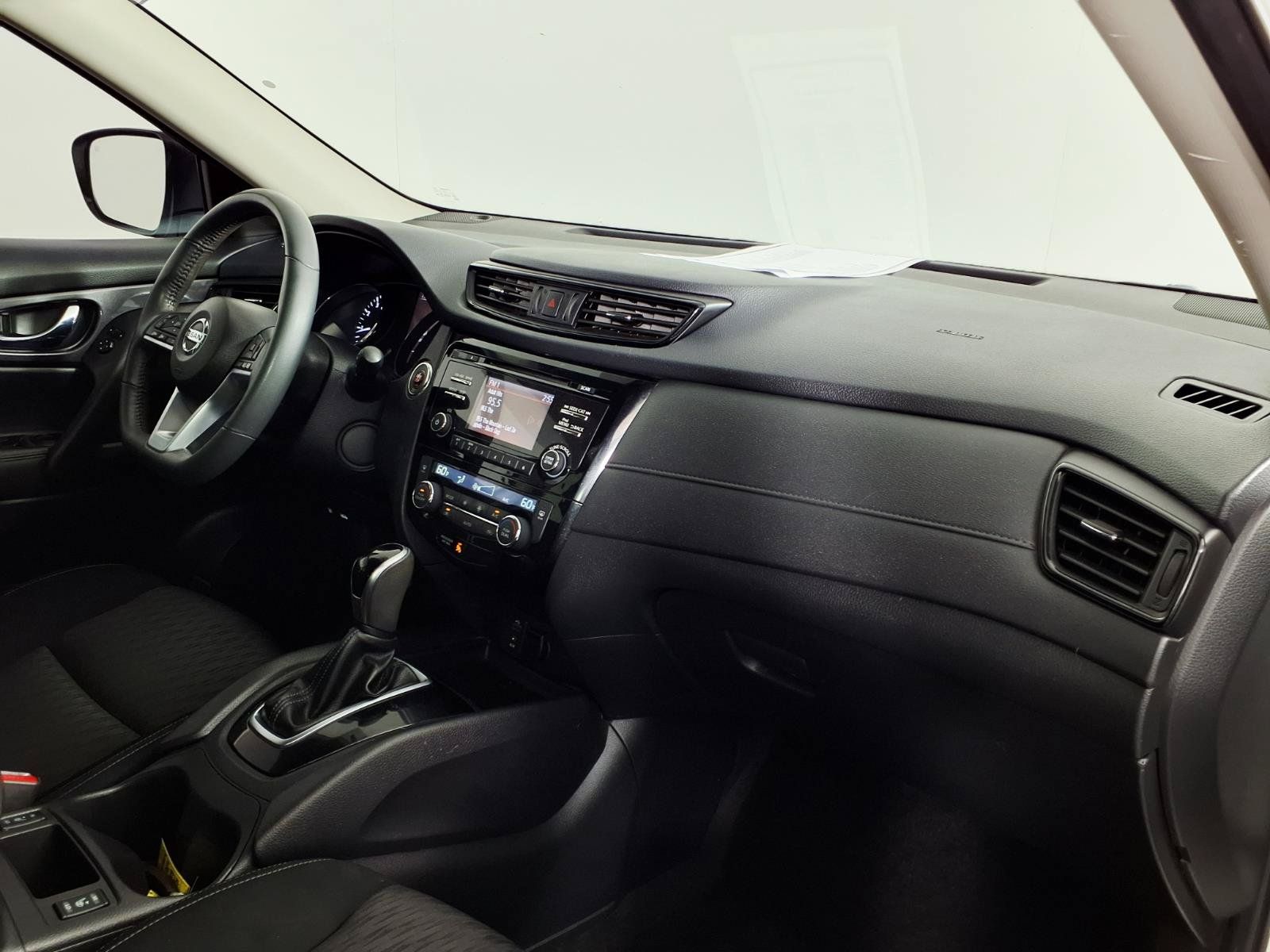 Used 2017 Nissan Rogue SV FWD image 9