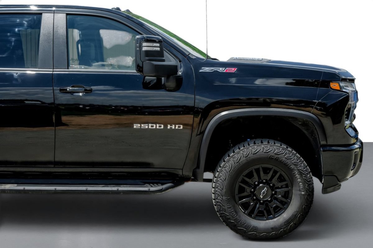 Used 2025 Chevrolet Silverado 2500 ZR2 w/ Technology Package AWD/4WD image 7