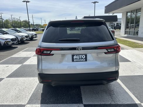 Used 2026 Toyota Grand Highlander XLE image 4