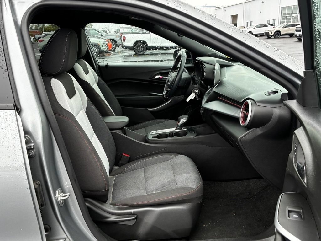 Used 2024 Chevrolet Trax RS FWD image 21