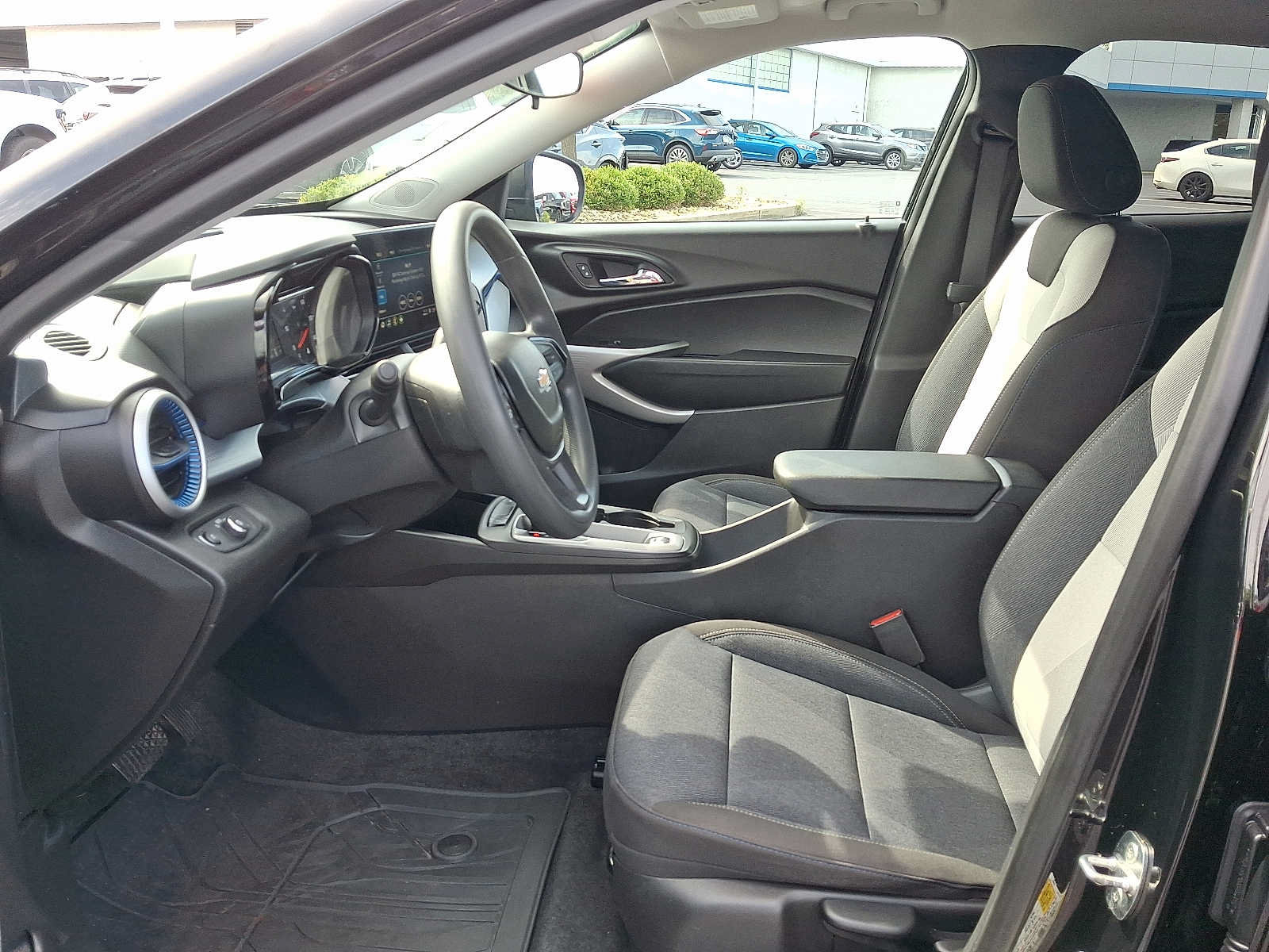 Used 2024 Chevrolet Trax LS FWD image 13