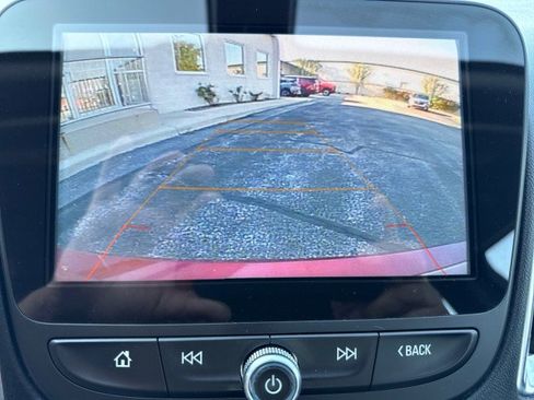 Used 2018 Chevrolet Malibu LT FWD image 20