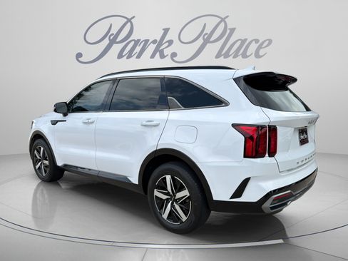Used 2022 Kia Sorento EX w/ Panoramic Sunroof Package FWD image 3