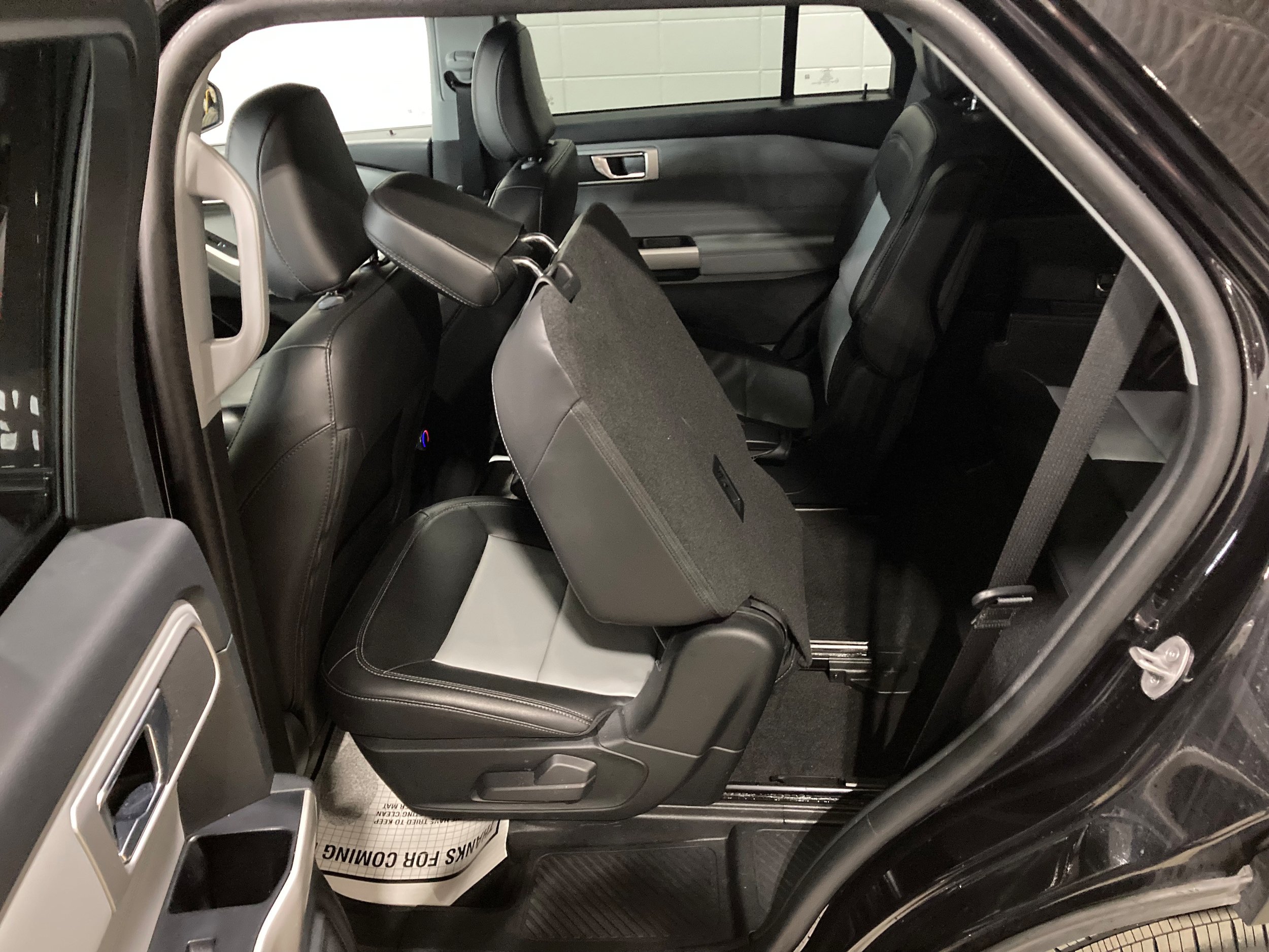 Used 2023 Ford Explorer XLT w/ Equipment Group 202A AWD/4WD image 18