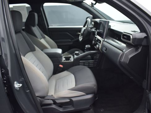 Used 2024 Toyota Tacoma TRD Off-Road image 10