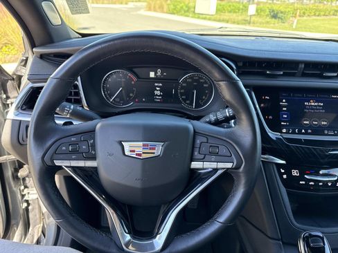 Used 2025 Cadillac XT6 Premium Luxury image 30