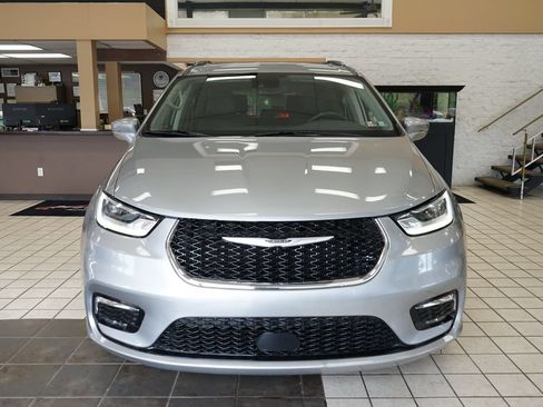 Used 2021 Chrysler Pacifica Touring-L w/ Uconnect Theater Family Group AWD/4WD image 21