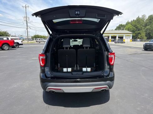 Used 2017 Ford Explorer XLT w/ Equipment Group 202A AWD/4WD image 15
