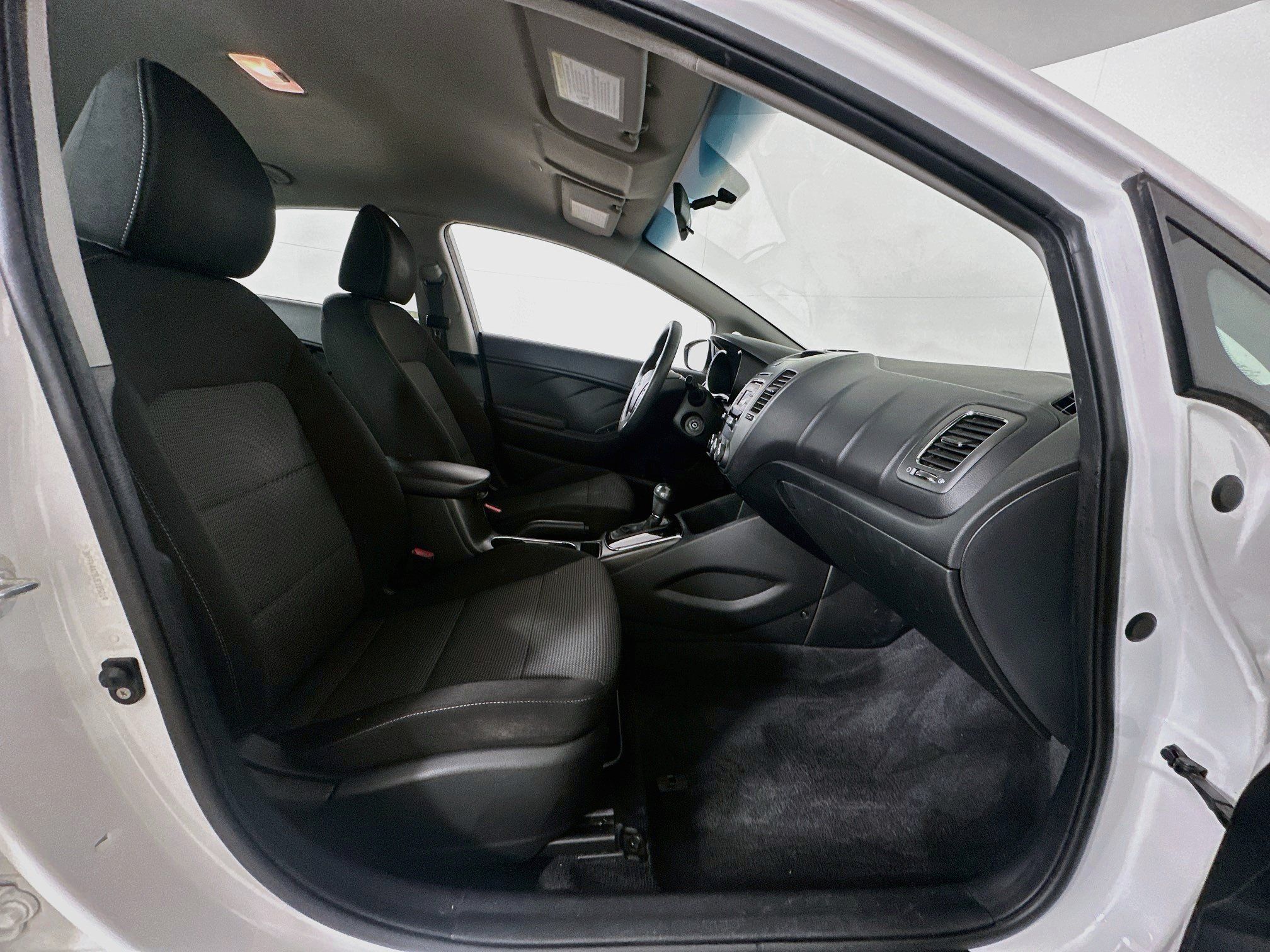 Used 2018 Kia Forte LX FWD image 28