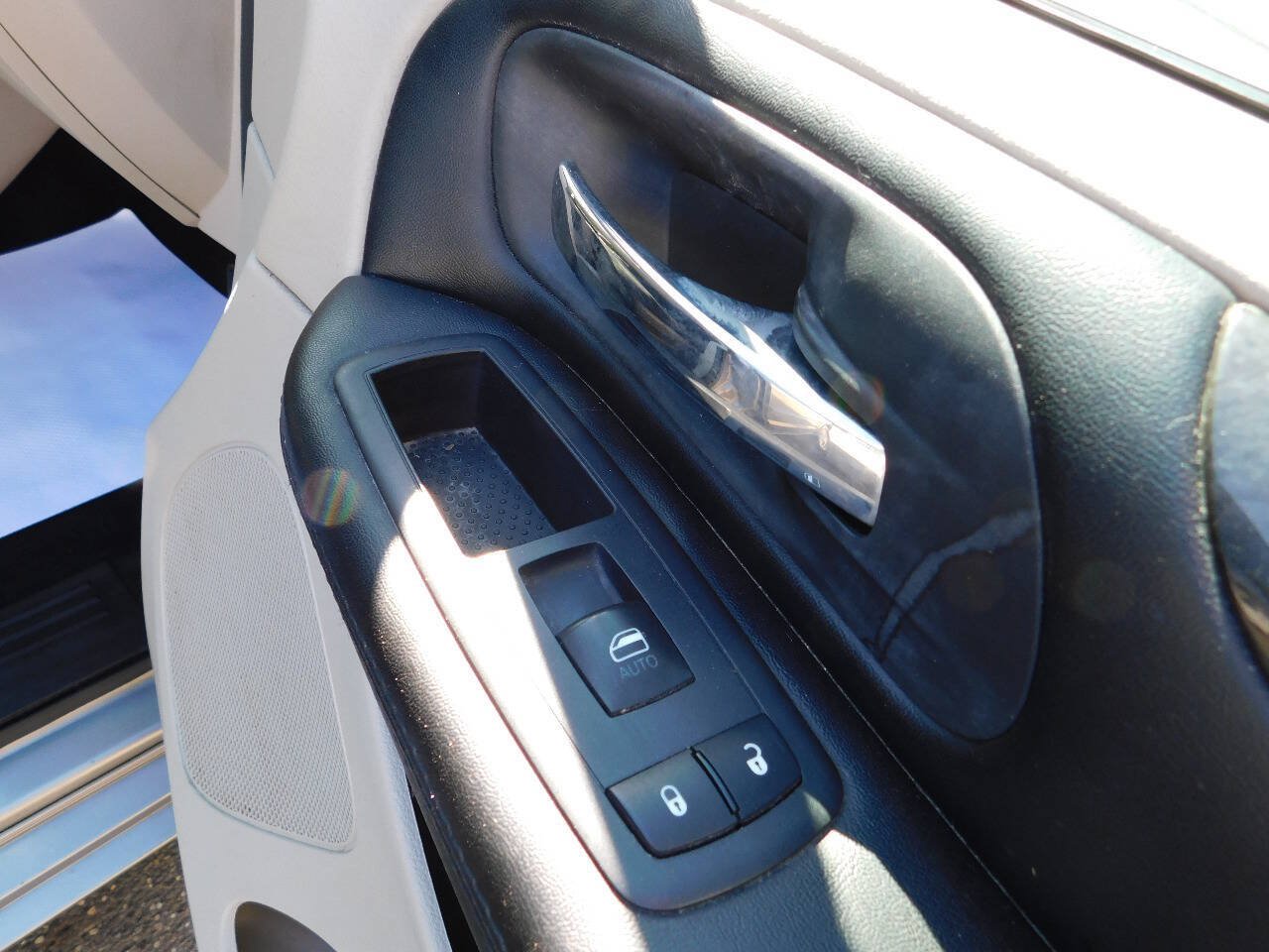 Used 2016 Dodge Grand Caravan SXT w/ Rear Park Assist Package FWD image 14