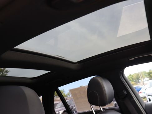 Used 2019 Mercedes-Benz GLC 300 4MATIC image 15